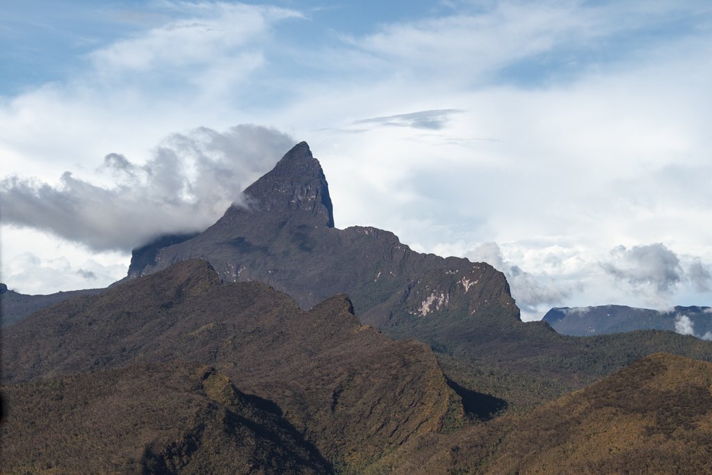 O Pico da Neblina, ponto mais alto do Brasil, na fronteira com a Venezuela